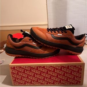 Brand new never worn or tried on vans , go for $120 originally !